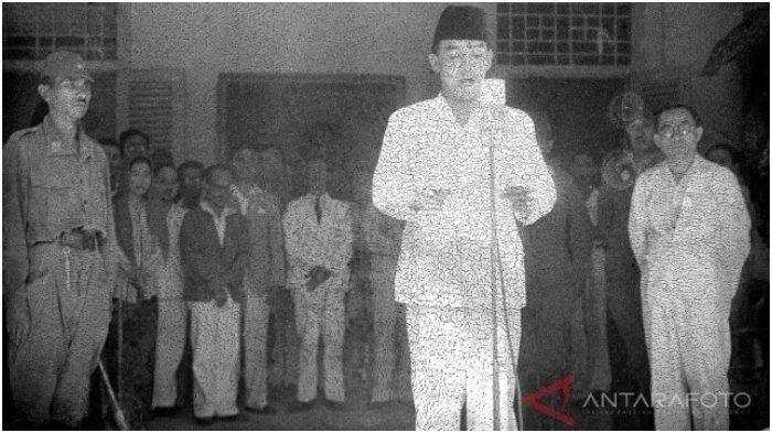Perlombaan Panjat Pinang Mengajarkan Ku Arti Dari Sebuah Semangat Juang. Merdeka!!