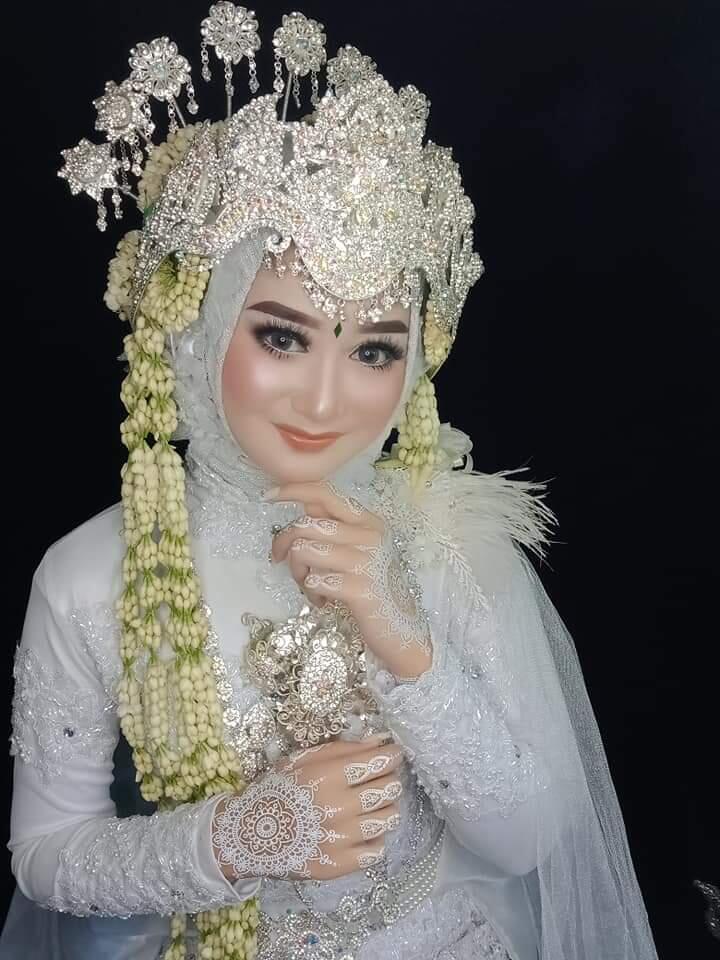 Bukan Hanya Tiara Yang Memukau, 6 Suku Di Indonesia Ini Punya Mahkota Pengantin Unik