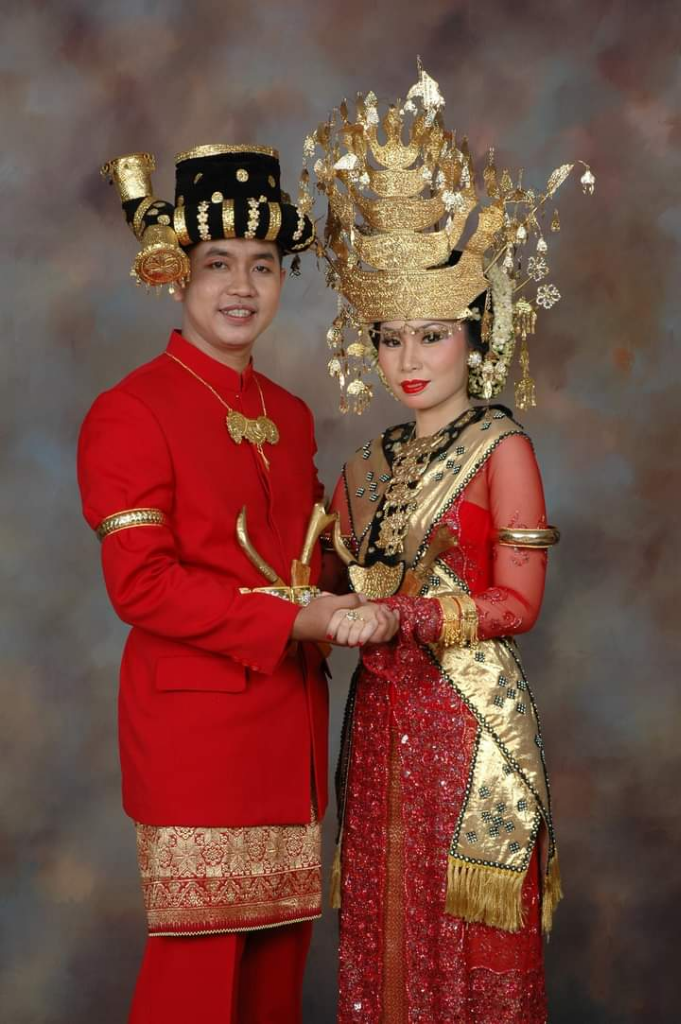 Bukan Hanya Tiara Yang Memukau, 6 Suku Di Indonesia Ini Punya Mahkota Pengantin Unik