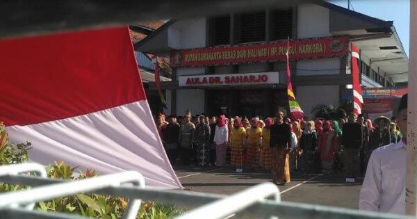 Mengikuti Upacara 17 Agustus sebagai Warga Binaan