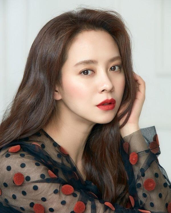 Cantik dan Sukses Membuat Song Ji Hyo Betah Menjomlo, Masak Sih?