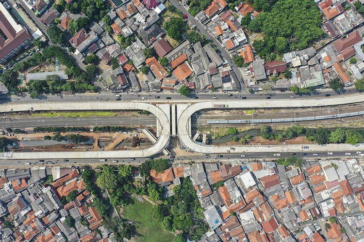 Anies Minta Genteng Rumah Warga di Sekitar Flyover Lenteng Agung Dicat Satu Warna 