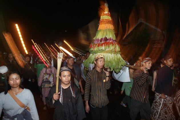 Penuh Mistis. Ini Sederet Ritual yang Dilakukan saat Malam 1 Suro