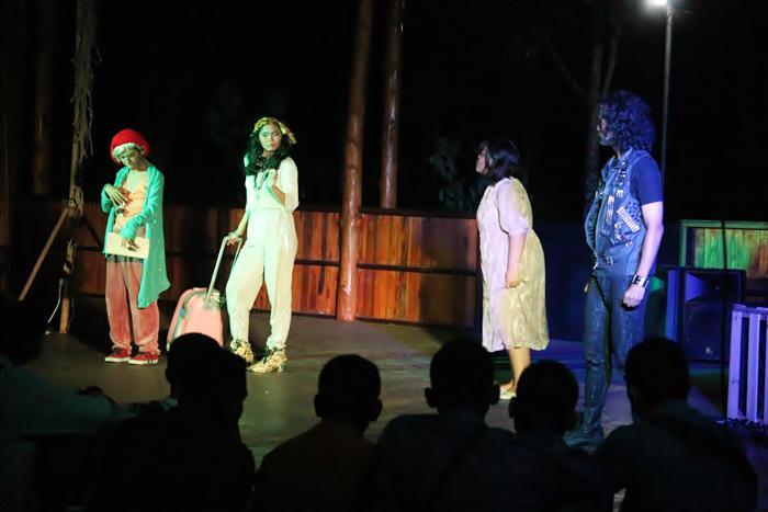 Pengalaman Bermain di Panggung Teater Kampung Tentang Sejarah Kemerdekaan Indonesia