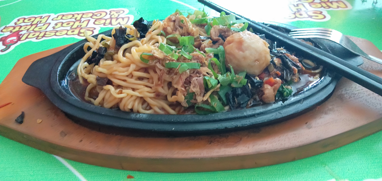 Mantapnya Mie Hot Plate, Hot-nya Sampai Akhir! 