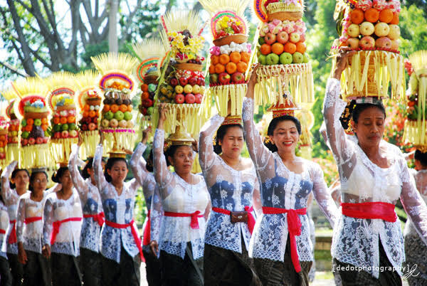 Tradisi Perayaan 17 Agustus di Bali, Lomba Membuat Gebogan Hias