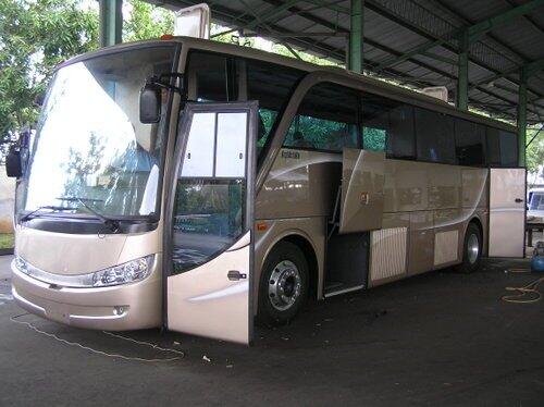 Volvo b12m, Bis mesin tengah Pertama di Indonesia