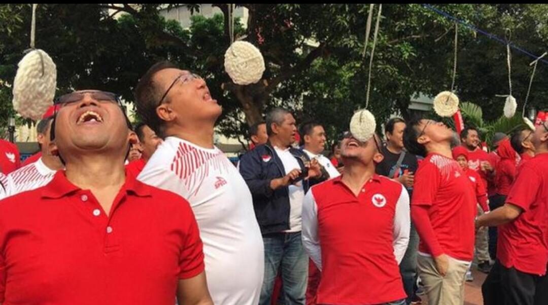 Lomba Makan Kerupuk Saat 17 Agustus, Ajang Keusilan Yang Tak Akan Terlupakan