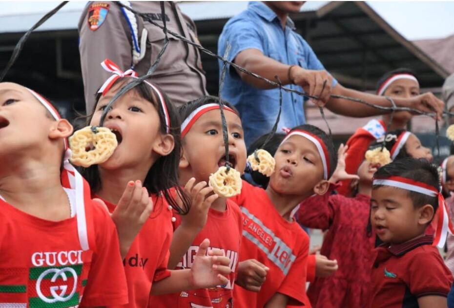 Lomba Makan Kerupuk Saat 17 Agustus, Ajang Keusilan Yang Tak Akan Terlupakan