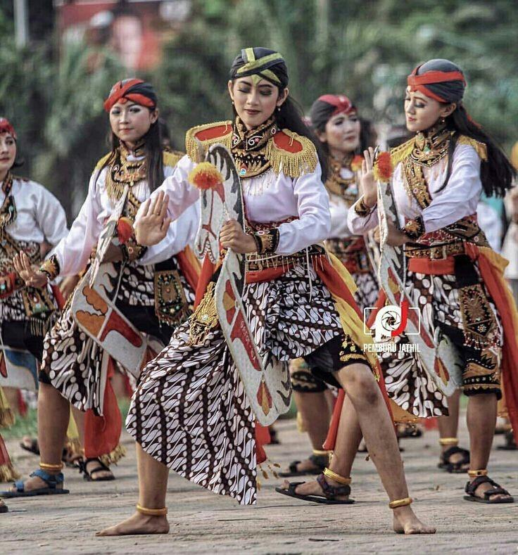 Reog Ponorogo, Menyeramkan Sih Tetapi Bisa Menyemarakkan Hut RI di Desaku!