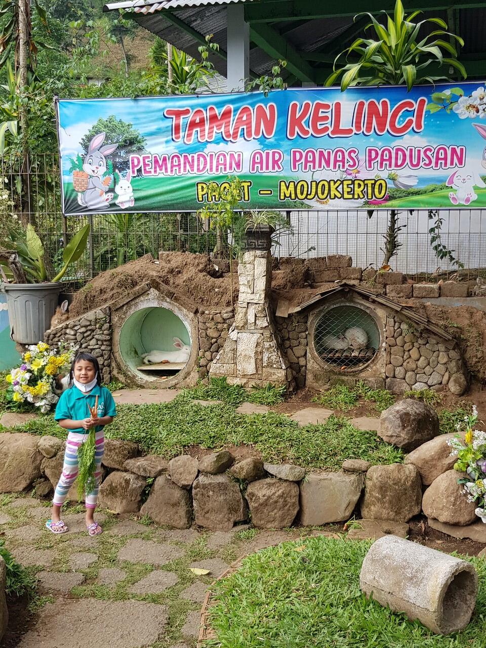 Pemandian Air Panas & Taman Kelinci