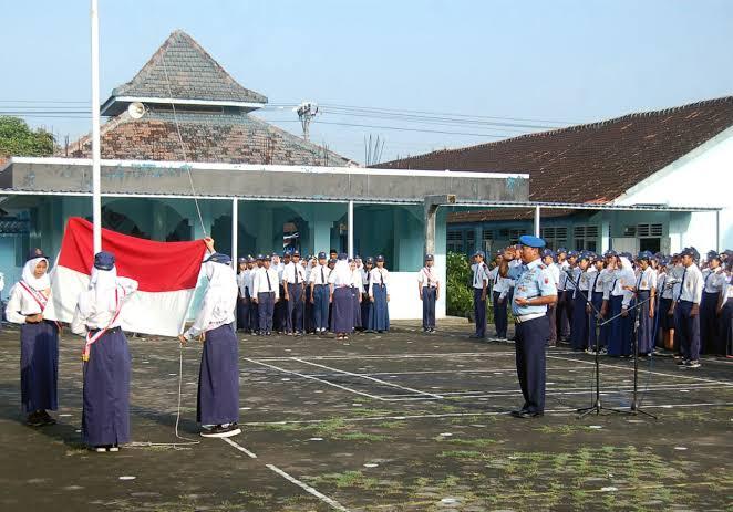 Pengalaman Berjuang Nahan Mules Pas Jadi Petugas Upacara
