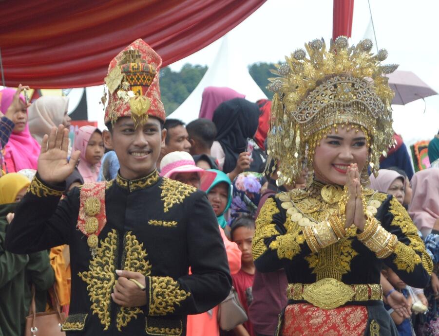 Parade Nikah-nikahan Di Pawai Kemerdekaan