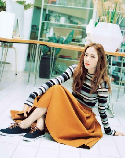 10 Mix And Match Bawahan Rok Krystal Jung, Simpel Dan Modis