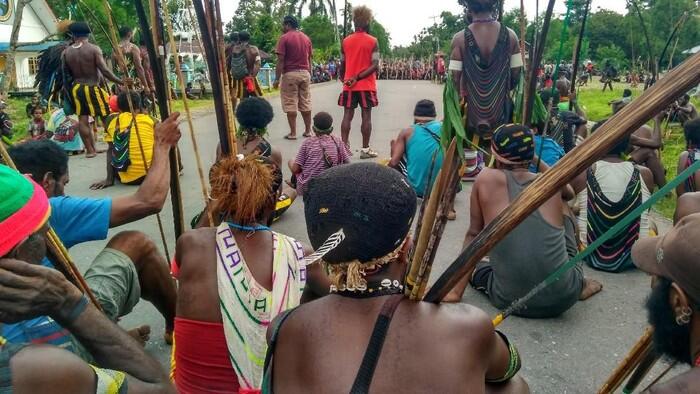 Gila! Warga 2 Kampung di Papua Izin Untuk Saling Berperang Selama 3 Hari Ke Polisi