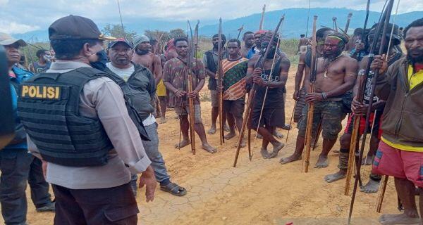 Gila! Warga 2 Kampung di Papua Izin Untuk Saling Berperang Selama 3 Hari Ke Polisi