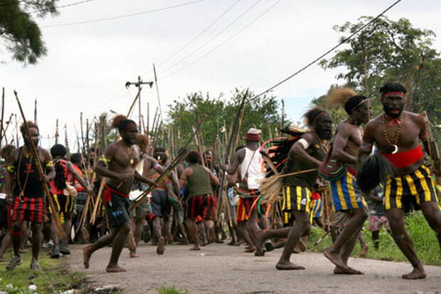 Gila! Warga 2 Kampung di Papua Izin Untuk Saling Berperang Selama 3 Hari Ke Polisi