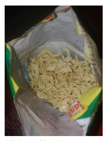 Jangan Ditiru! Ini Dia Cara Mengonsumsi Mie Instan Versi Ane