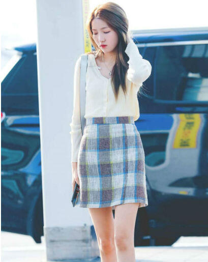 Ini 9 Ide Mix And Match Outfit Dengan Rok Mini Ala Sowon GFriend