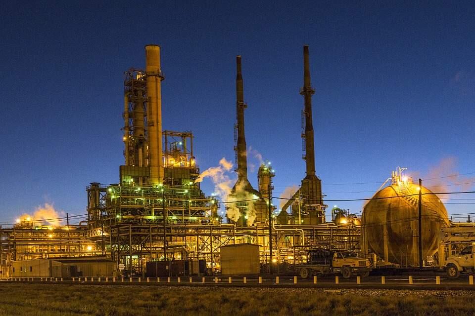 Minyak Naik Saat Badai Melanda Teluk Meksiko