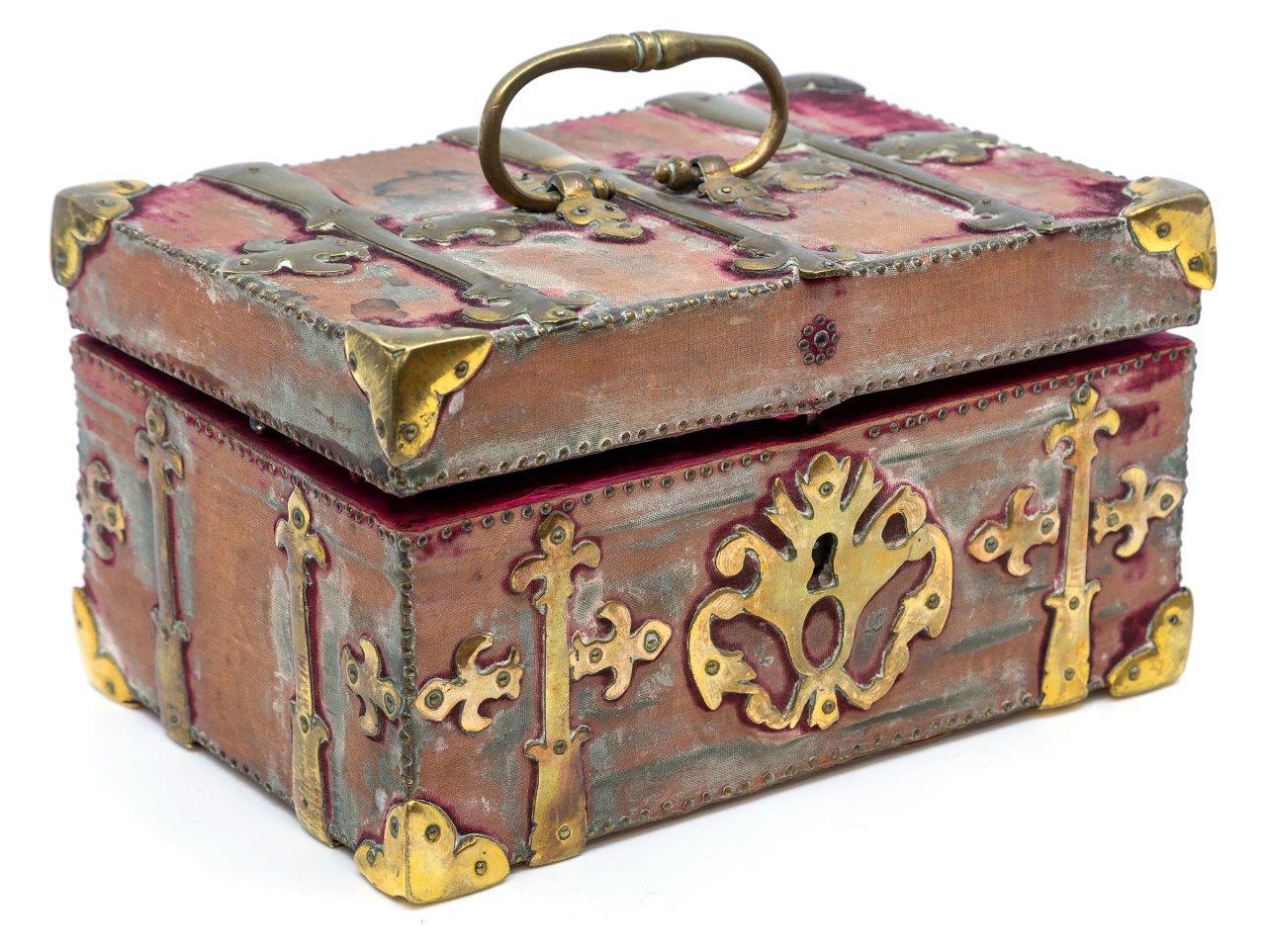 Penampakan 'VAMPIR' Kotak Misterius Kuno Yang Menjadi Incaran Para Kolektor