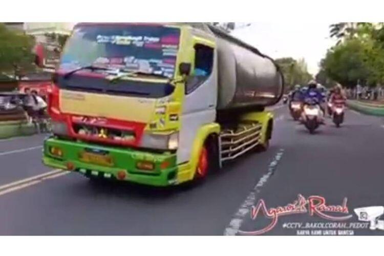 Viral Supir Truk Tangki Air Bandel Di Ngawi KASKUS