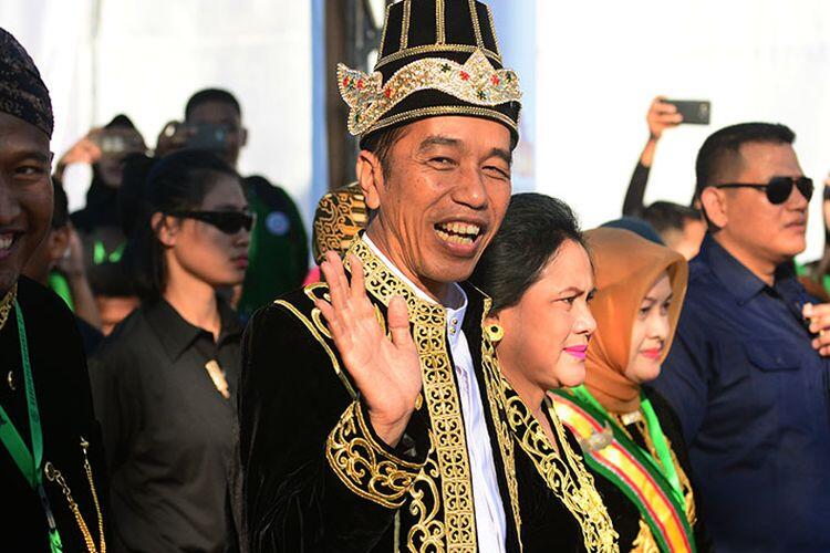 Effendi Buhing Ditangkap, Walhi: Jokowi Jangan Cuma Gimmick Pakai Baju Adat