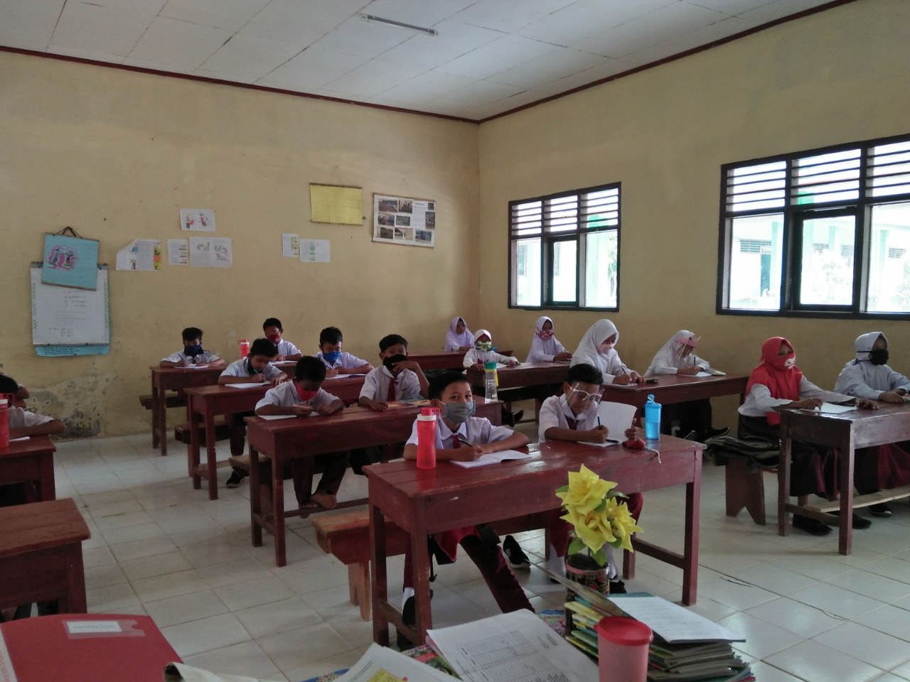 Inilah Dokumentasi Bersekolah Di Masa Pandemi, Semua Serba Ketat!
