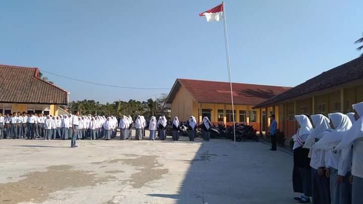 Dilema Belajar Daring Di Pelosok, Mencari Jaringan Internet Hingga Ke Pinggir Sungai