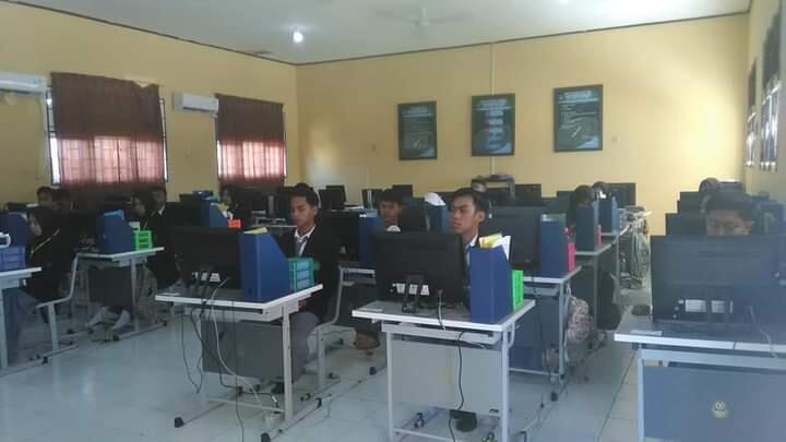 Dilema Belajar Daring Di Pelosok, Mencari Jaringan Internet Hingga Ke Pinggir Sungai