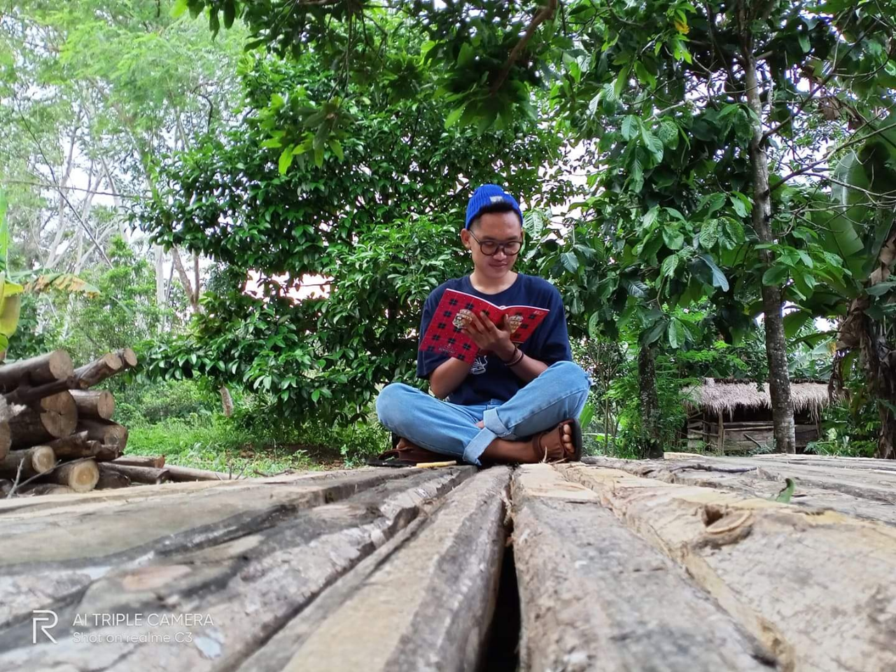 Dilema Belajar Daring Di Pelosok, Mencari Jaringan Internet Hingga Ke Pinggir Sungai