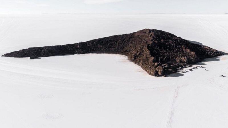 Panorama Pelangi yang Menakjubkan di Padang Garam Bolivia