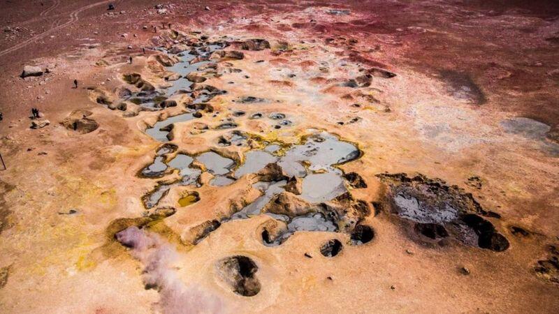 Panorama Pelangi yang Menakjubkan di Padang Garam Bolivia