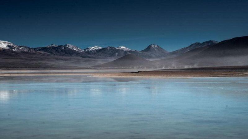 Panorama Pelangi yang Menakjubkan di Padang Garam Bolivia