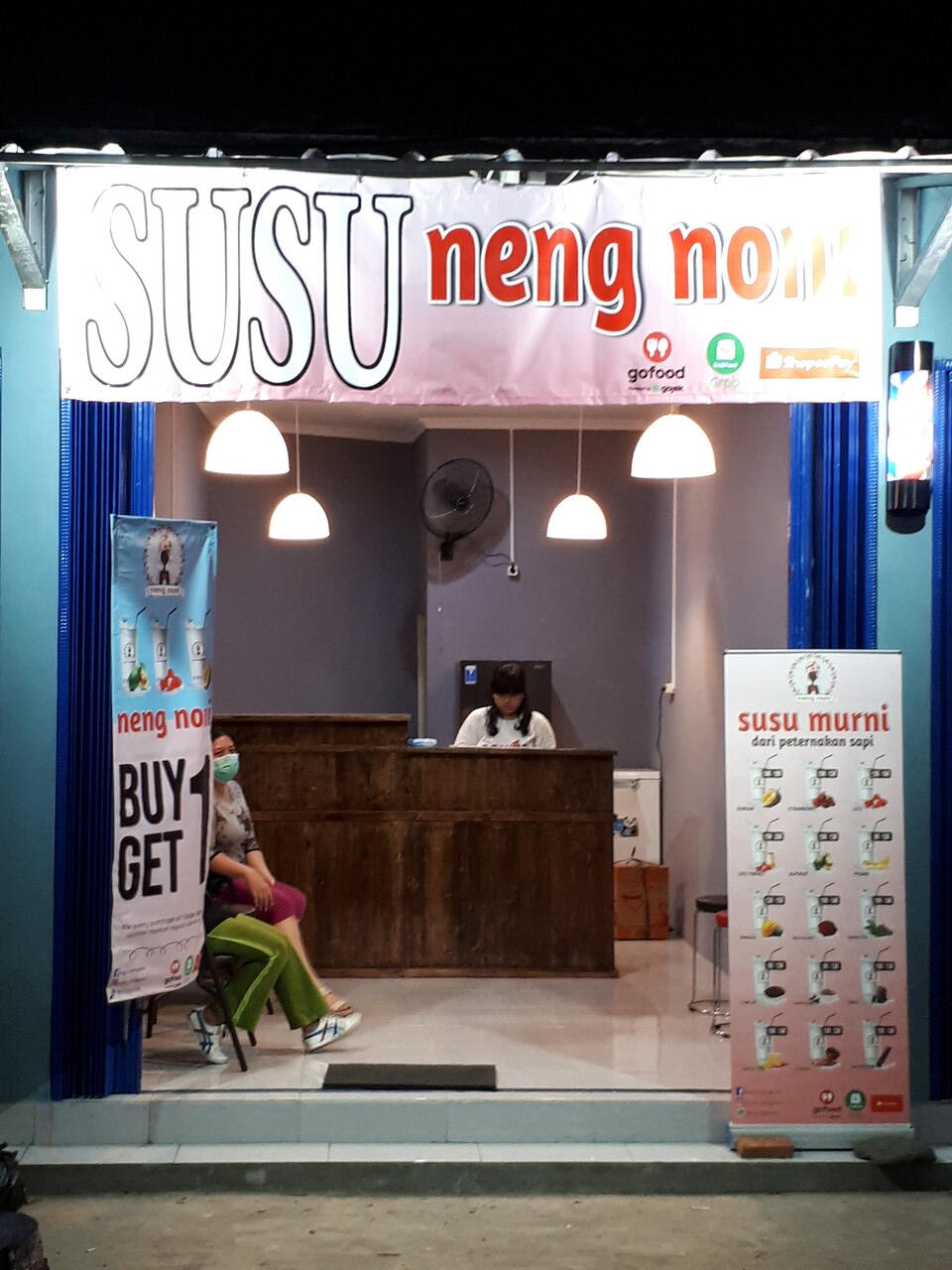 SUSU neng noni, kedai susu murni dari peternakan sapi