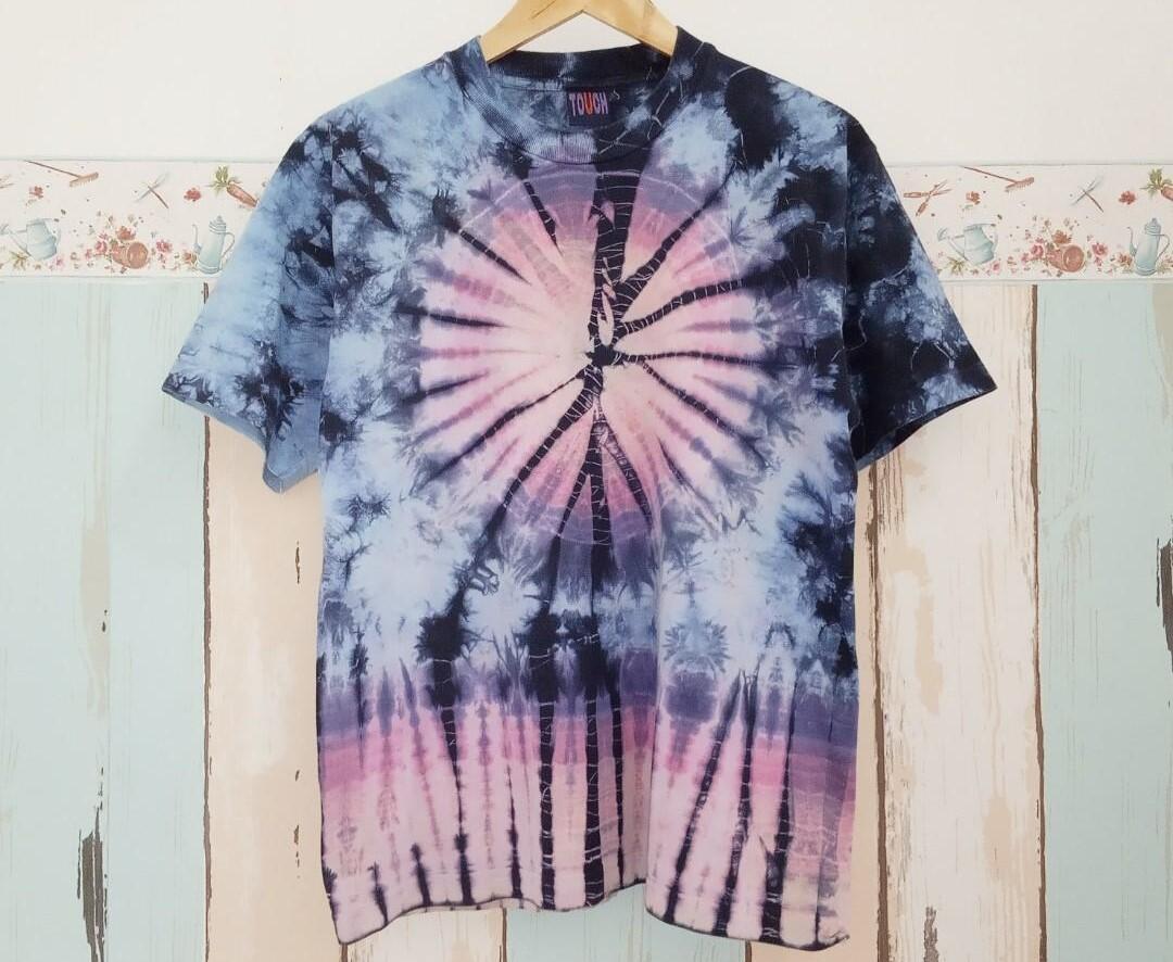 Lagi Tren! Ikutin Yuk Cara Membuat Baju Tie Dye Cuma Pakai Bayclin Pemutih!
