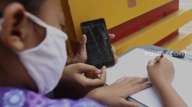 Bosan Belajar Online dari Rumah, 8 Siswi SMA di Lombok Pilih Nikah Muda

