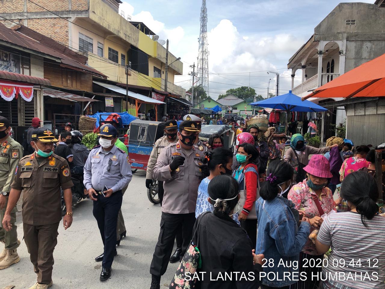 Polres Humbahas Sosialisasi Protokol Kesehatan dan Bagi Masker