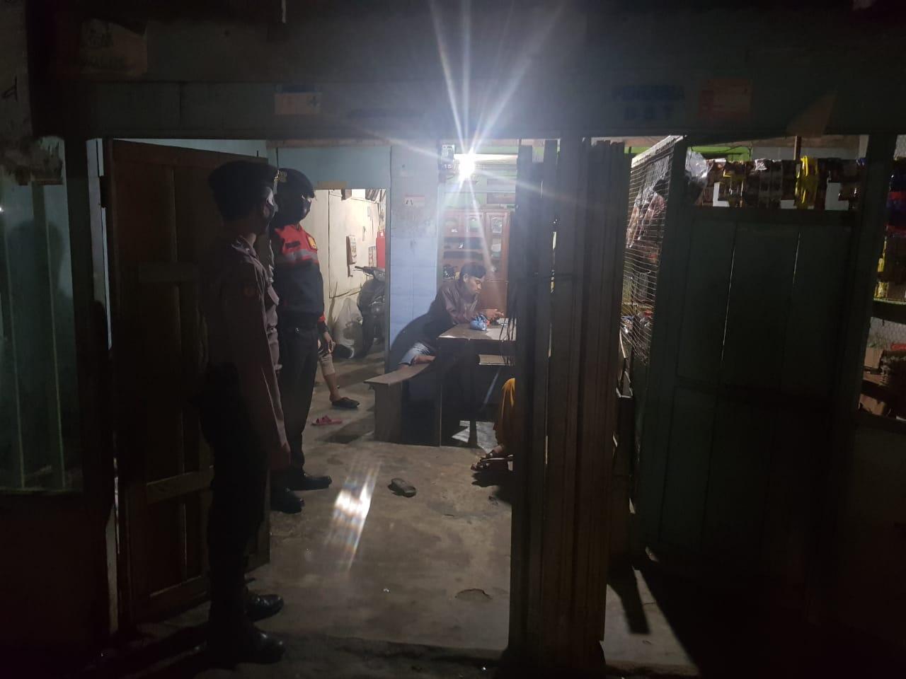 Polres Pakpak Bharat Patroli Malam Sampaikan Imbauan Pencegahan Covid-19