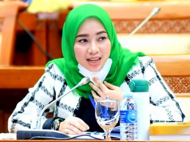 DPR Cantik Ini Tanya Kabar Pertamina Merugi Rp11 T, Menteri ESDM: Kita Bisa Memaklumi