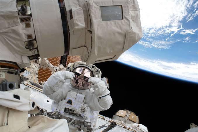 Bagaimana Astronot Tidur dengan Gravitasi Nol