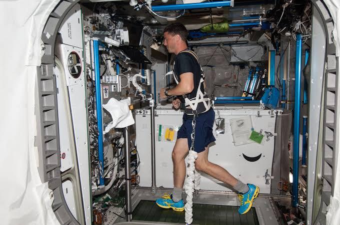 Bagaimana Astronot Tidur dengan Gravitasi Nol