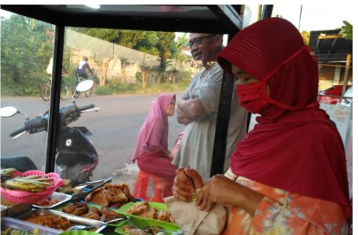 Imbas Covid-19 Membuat Pendapatan Pedagang Gorengan di Daerah Saya (Ibu L) Menurun