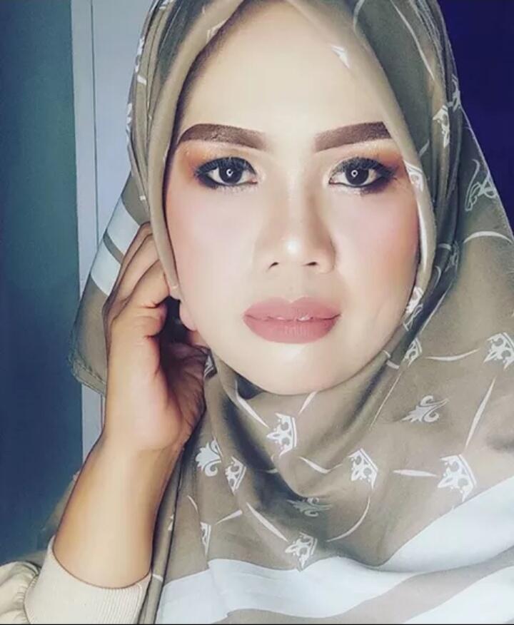 Metamorfosis Elly Sugigi, Beauty is Pain atau Cantik itu Mahal?