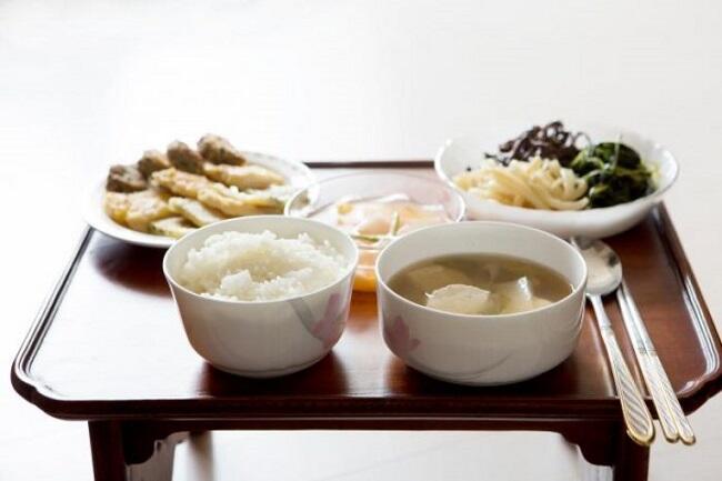 Makan dengan Orang Korea, Eh Perhatikan Table Manner Ini ya!