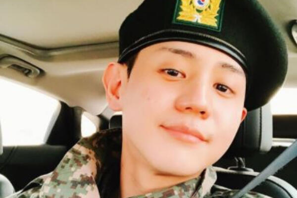 Selesai Wamil, Yang Yoseob 'HIGHLIGHT' Tulis Pesan Hangat Buat Penggemar