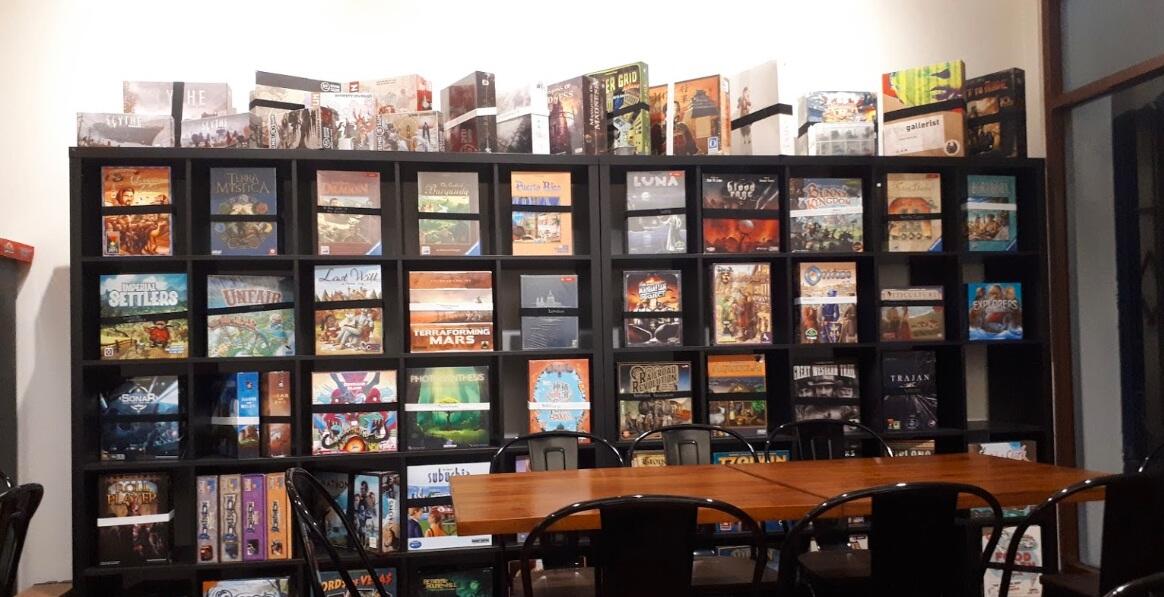 Bosan ke Tempat Wisata Biasa? Ini dia 7 Wisata Main Boardgame di Surabaya