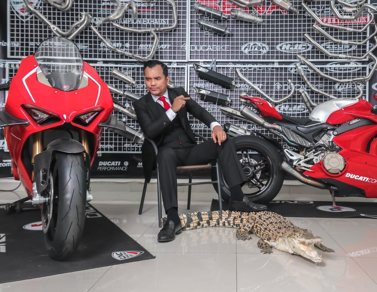 Ducati Langka Miliaran Masuk Indonesia, Foto Bareng Buaya