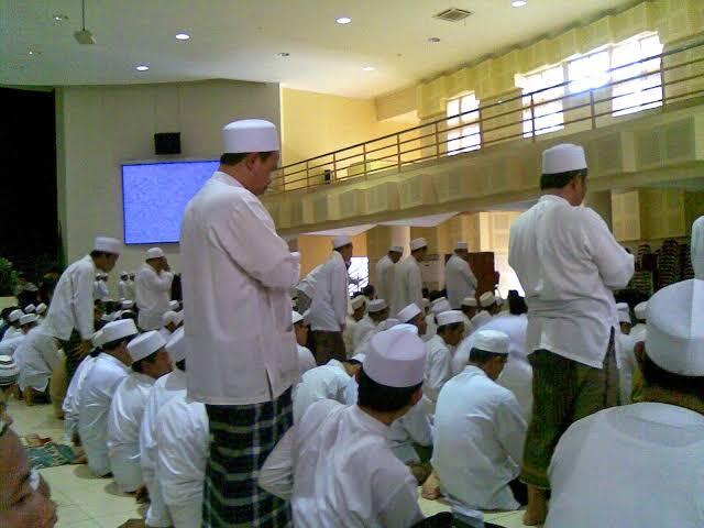 Ini Yang Harus Di Lakukan Ketika Tertinggal Shalat Berjamaah (Masbuk)