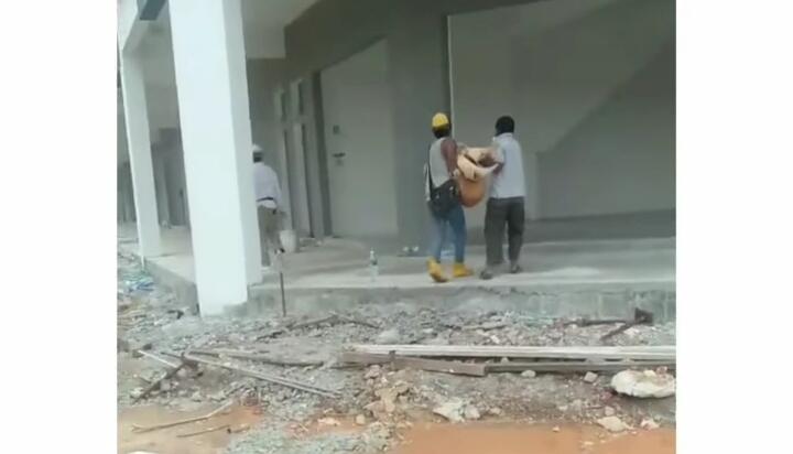 Miris,Ditemukan Seorang Nenek Dikubur Hidup-hidup Di Negeri Jiran Malaysia! Kok Tega?